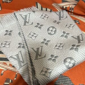 LOUIS VUITTON ❤️🌟GREY MONOGRAM LOGOMANIA SCARF ⭐️